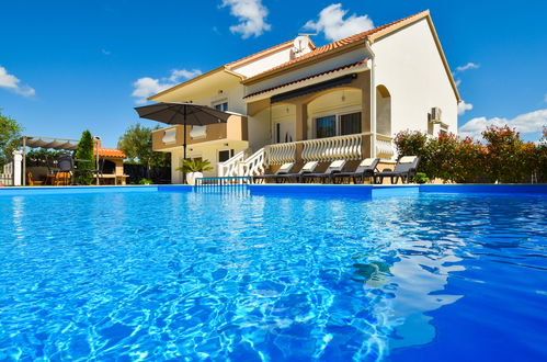 Photo 1 - Maison de 5 chambres à Poličnik avec piscine privée et jardin