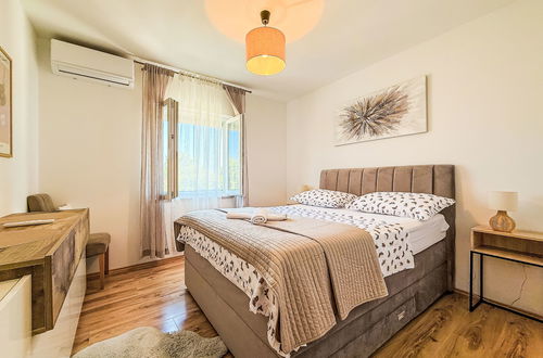 Foto 14 - Casa de 5 quartos em Poličnik com piscina privada e jardim