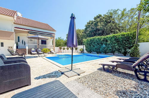 Foto 40 - Casa de 5 quartos em Poličnik com piscina privada e jardim
