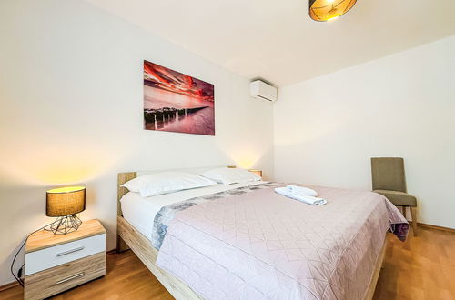 Foto 16 - Casa de 5 quartos em Poličnik com piscina privada e jardim