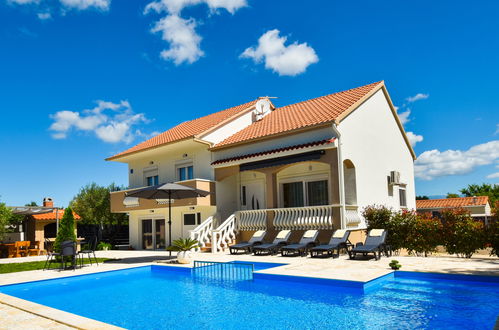 Photo 34 - Maison de 5 chambres à Poličnik avec piscine privée et jardin