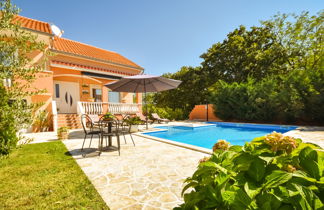 Foto 3 - Casa de 5 quartos em Poličnik com piscina privada e vistas do mar