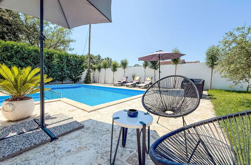 Foto 4 - Casa de 5 quartos em Poličnik com piscina privada e jardim
