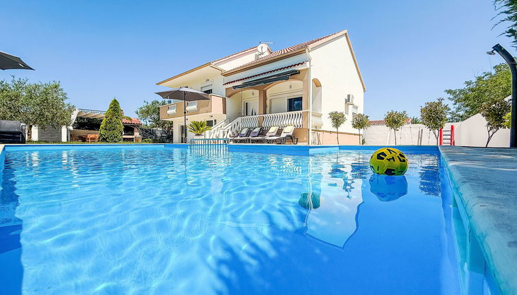 Foto 1 - Casa de 5 quartos em Poličnik com piscina privada e jardim