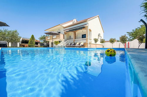 Foto 1 - Casa de 5 quartos em Poličnik com piscina privada e jardim