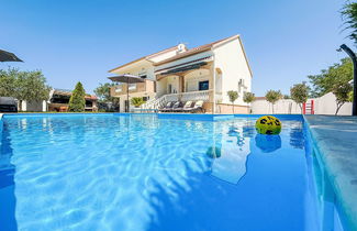 Photo 1 - Maison de 5 chambres à Poličnik avec piscine privée et jardin