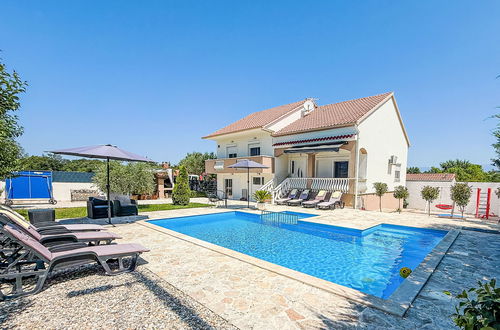 Foto 33 - Casa de 5 quartos em Poličnik com piscina privada e jardim