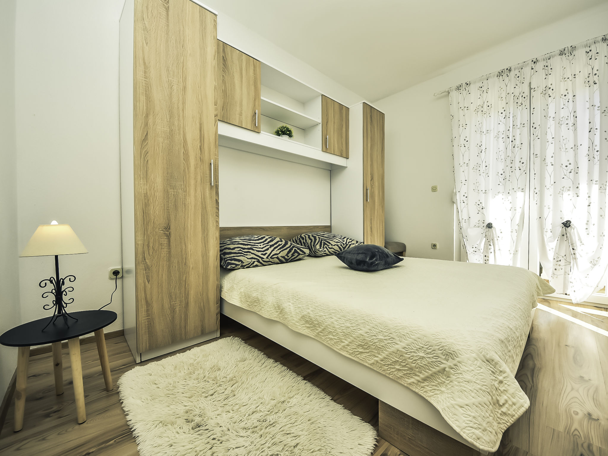 Foto 15 - Casa con 5 camere da letto a Poličnik con piscina privata e vista mare
