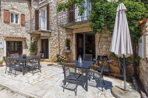 Photo 1 - Maison de 3 chambres à Poreč avec terrasse et vues à la mer