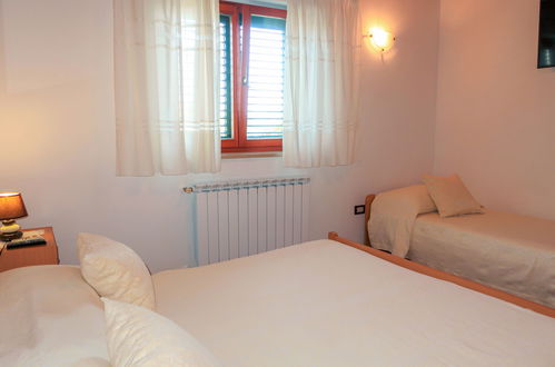 Photo 21 - 2 bedroom House in Labin with private pool and garden