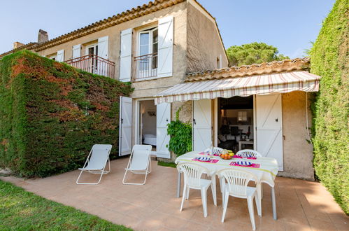 Foto 2 - Apartamento de 1 habitación en Sainte-Maxime con piscina y vistas al mar