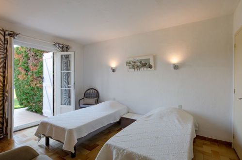 Foto 9 - Apartamento de 1 habitación en Sainte-Maxime con piscina y vistas al mar
