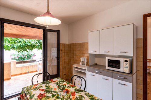 Foto 7 - Appartamento con 2 camere da letto a Santa-Maria-Poggio con giardino e vista mare