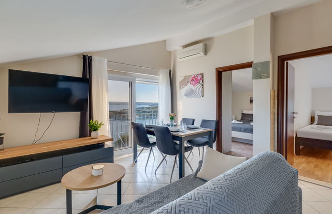 Casa de 11 quartos em Jasenice com piscina privada e terraço - Foto 27