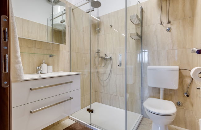 Casa de 11 quartos em Jasenice com piscina privada e terraço - Foto 30