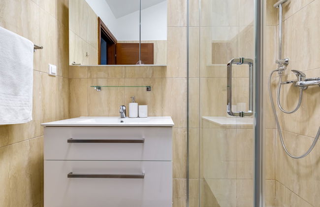 Casa de 11 quartos em Jasenice com piscina privada e terraço - Foto 29