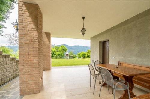 Foto 18 - Apartamento de 1 quarto em Castelveccana com jardim e vista para a montanha