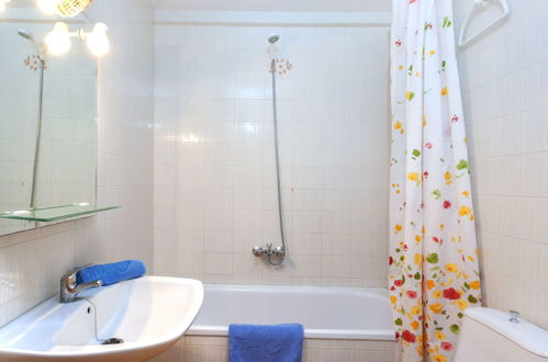 Foto 13 - Apartamento de 2 quartos em l'Escala com piscina e jardim