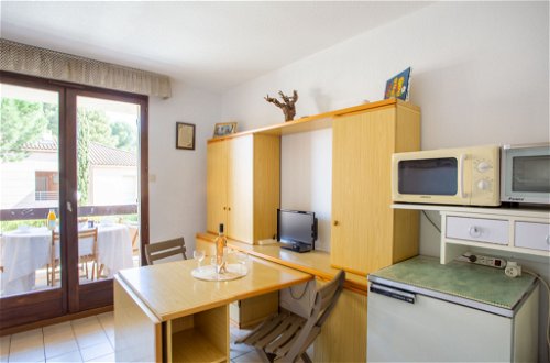 Foto 10 - Appartamento a Bormes-les-Mimosas con vista mare