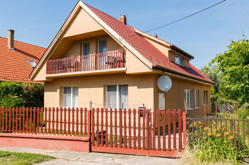 Foto 23 - Apartamento de 3 habitaciones en Balatonszemes con jardín y vistas a la montaña