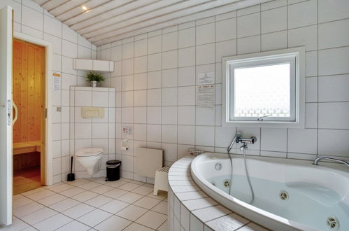 Foto 14 - Casa de 4 quartos em Blokhus com terraço e sauna