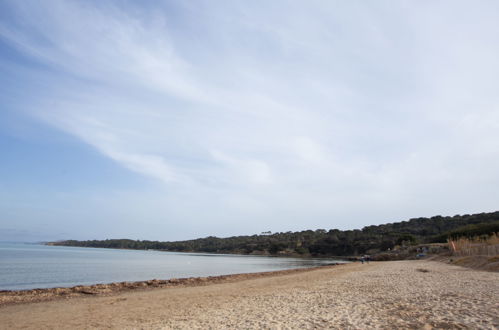 Photo 24 - 1 bedroom Apartment in Hyères with garden and sea view