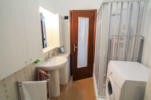 Photo 16 - 3 bedroom Apartment in Rapallo with terrace and sea view