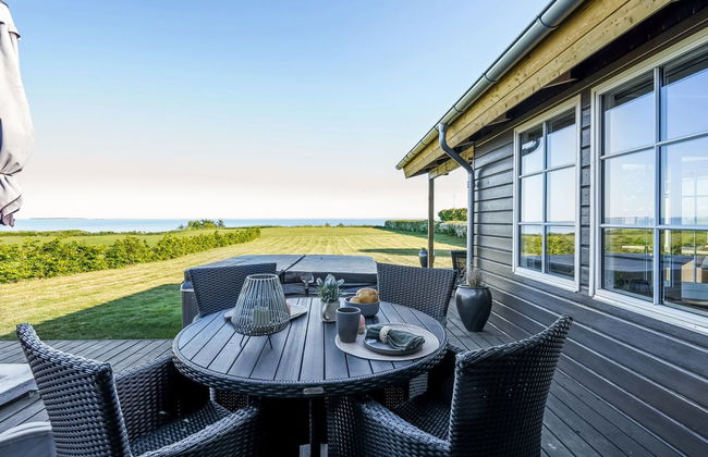 3 bedroom House in Juelsminde with terrace and hot tub - Photo 10