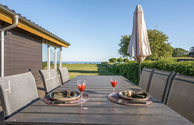 3 bedroom House in Juelsminde with terrace and hot tub - Photo 8