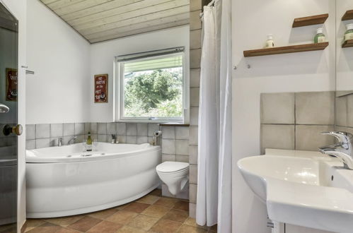 Foto 25 - Casa de 3 habitaciones en Brenderup Fyn con terraza y sauna