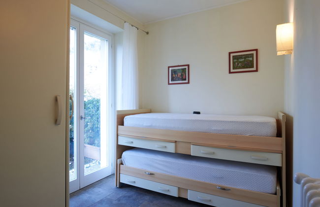 3 bedroom Apartment in Gravedona ed Uniti with swimming pool and garden - Photo 20