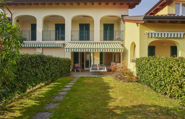 3 bedroom Apartment in Gravedona ed Uniti with swimming pool and garden - Photo 1