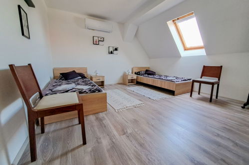 Foto 14 - Apartamento de 2 quartos em Balatonkeresztúr com jardim