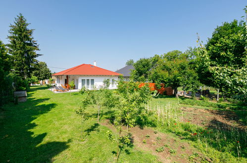 Foto 36 - Casa de 3 habitaciones en Balatonőszöd con jardín y terraza