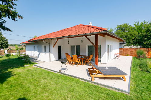 Photo 1 - Maison de 3 chambres à Balatonőszöd avec jardin et terrasse