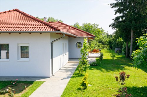 Foto 37 - Casa de 3 habitaciones en Balatonőszöd con terraza y vistas a la montaña