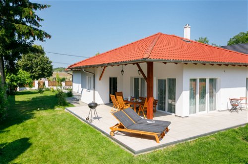 Foto 28 - Casa de 3 habitaciones en Balatonőszöd con terraza y vistas a la montaña