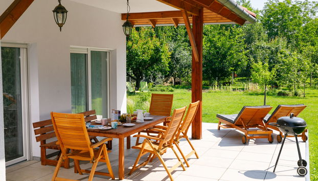 4 bedroom House in Balatonőszöd with garden and terrace - Photo 2
