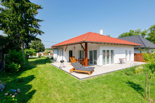 Photo 29 - Maison de 3 chambres à Balatonőszöd avec jardin et terrasse