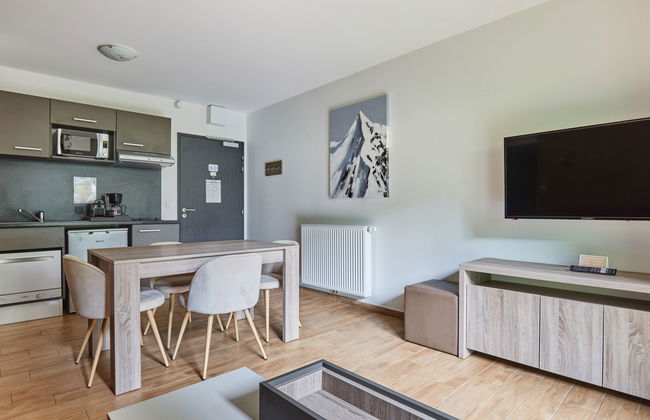 2 bedroom Apartment in Chamonix-Mont-Blanc with swimming pool and sauna - Photo 10