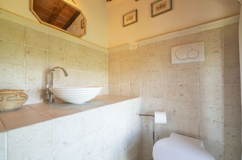 Photo 17 - 2 bedroom Apartment in Castellina in Chianti with swimming pool and garden