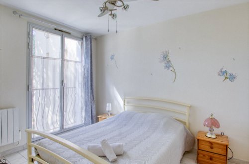 Foto 8 - Apartment mit 1 Schlafzimmer in Saint-Cyr-sur-Mer mit blick aufs meer