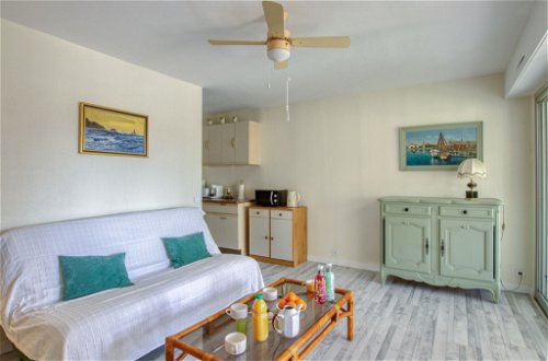Foto 4 - Apartment mit 1 Schlafzimmer in Saint-Cyr-sur-Mer mit blick aufs meer