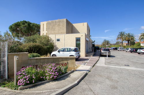 Foto 14 - Apartamento de 1 habitación en Saint-Cyr-sur-Mer con vistas al mar