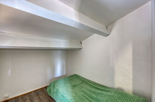 Foto 16 - Appartamento con 1 camera da letto a Narbonne con piscina e vista mare