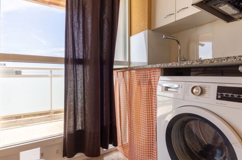 Foto 9 - Apartamento de 4 habitaciones en Salou con piscina y vistas al mar