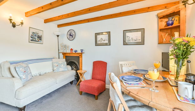 3 bedroom House in St Austell with garden and terrace - Photo 3