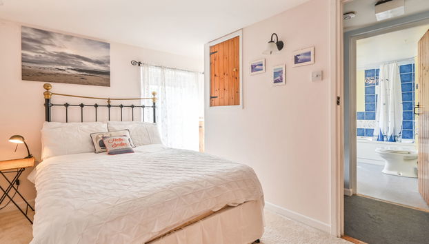 3 bedroom House in St Austell with garden and terrace - Photo 4