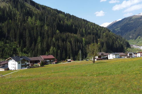 Foto 9 - Appartamento con 2 camere da letto a Tux con terrazza e vista sulle montagne