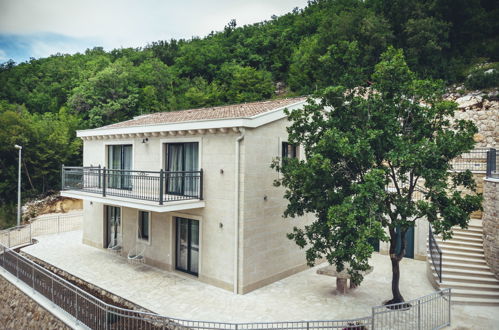 Foto 1 - Casa de 4 quartos em Imotski com piscina privada e jardim